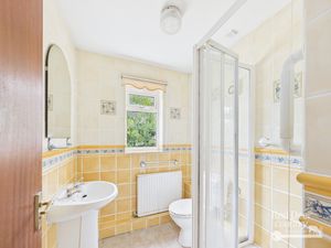 Ensuite- click for photo gallery